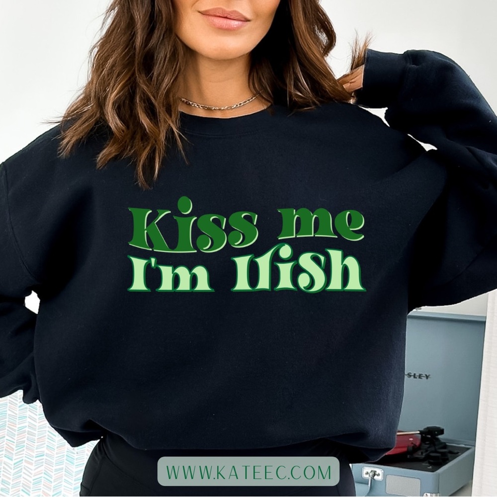 Kiss Me I’m Irish - Sweater 🇮🇪